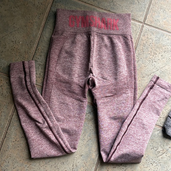 4 Gymshark Mauve Pink Grey Sports Bras,1 crop top and 1 pants Bundle Size s - Picture 5 of 14